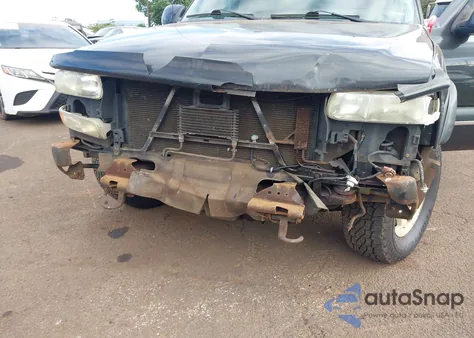 2004 Chevrolet Suburban 1500 Lt z USA, uszkodzony, nr VIN 3GNFK16T94G109562